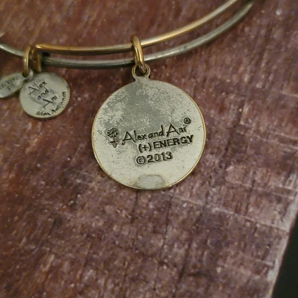 Alex and Ani "Four Leaf Clover"  Bangle Bracelet - Retired - Picture 5 of 7